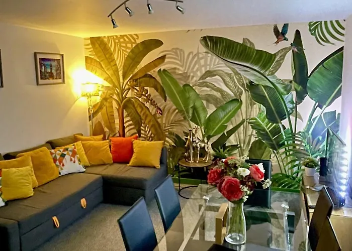 Malone Crescent Apartment - 2Br, 2B In City Centre