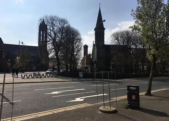 Malone Crescent Apartment - 2Br, 2B In City Centre