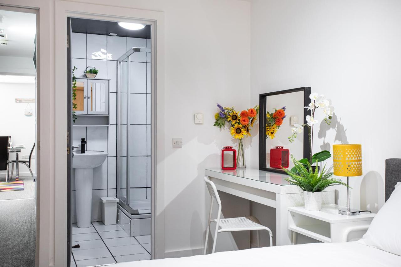 Malone Crescent - 2br, 2b In Centre