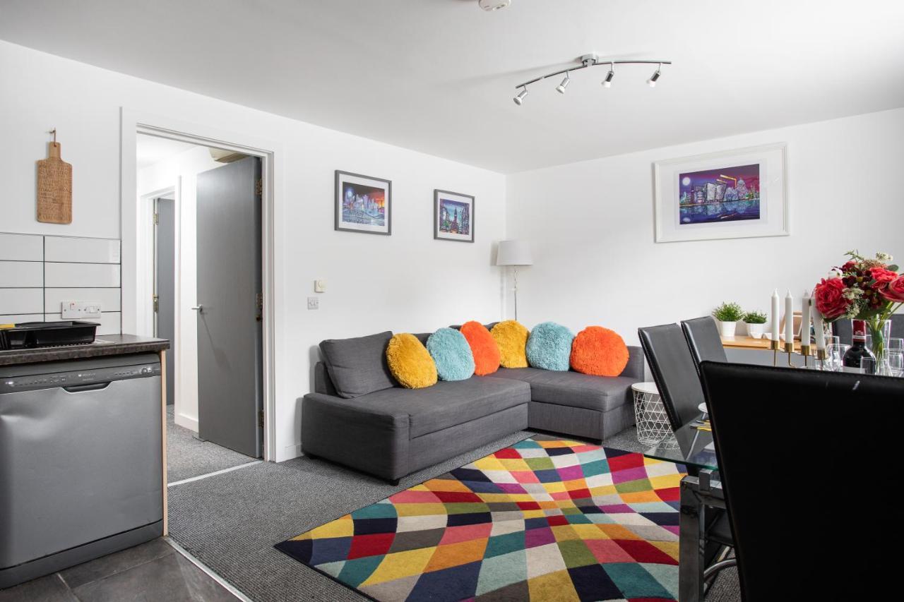 Malone Crescent - 2br, 2b In Centre