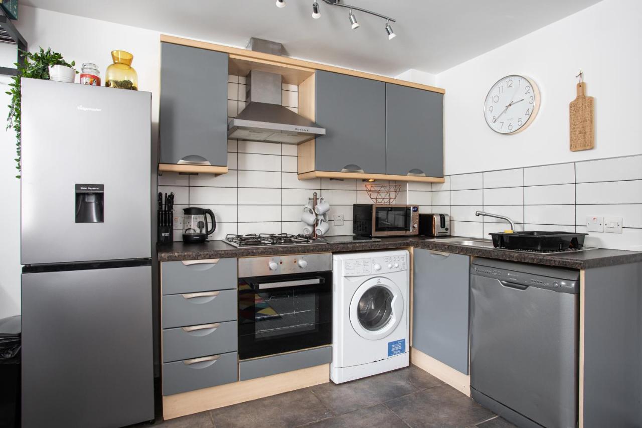 Malone Crescent - 2br, 2b In Centre *