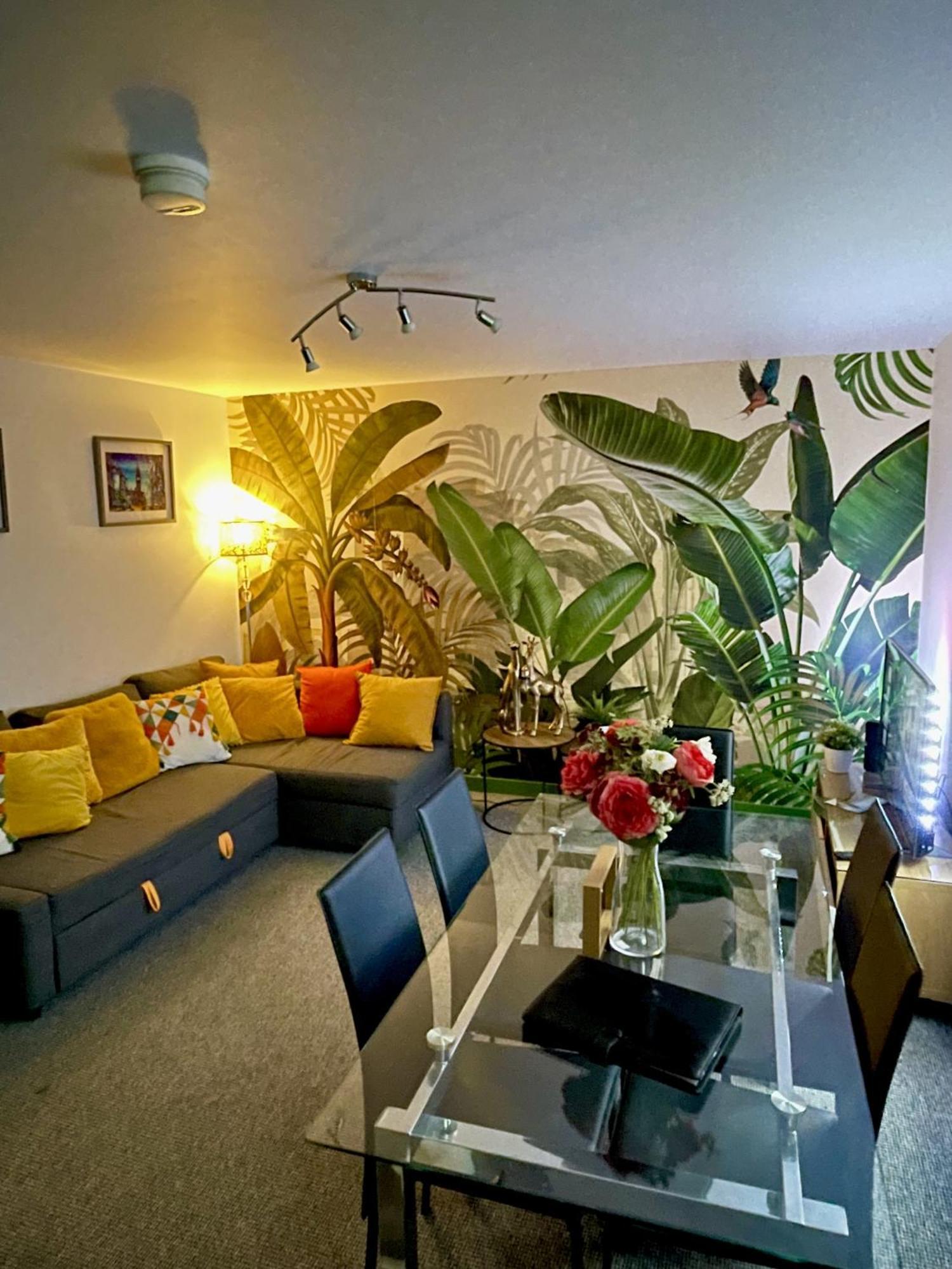 Malone Crescent - 2br, 2b In Centre * Belfast
